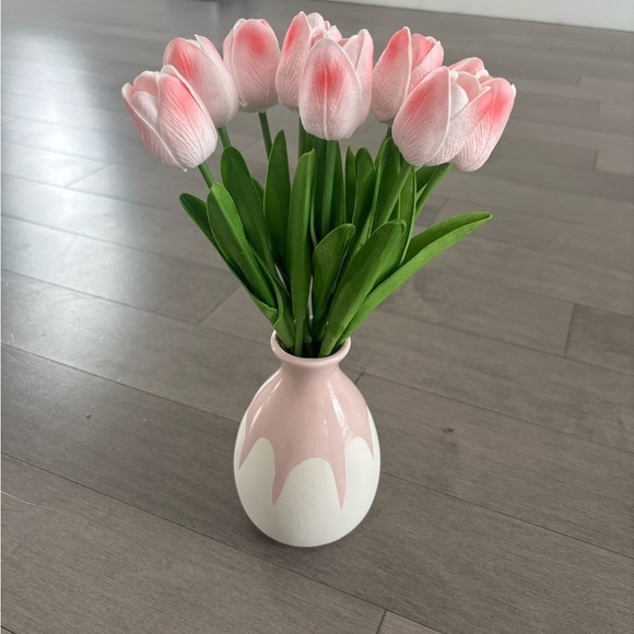 Fake Tulips - Does not include vase - Picture 2 of 2